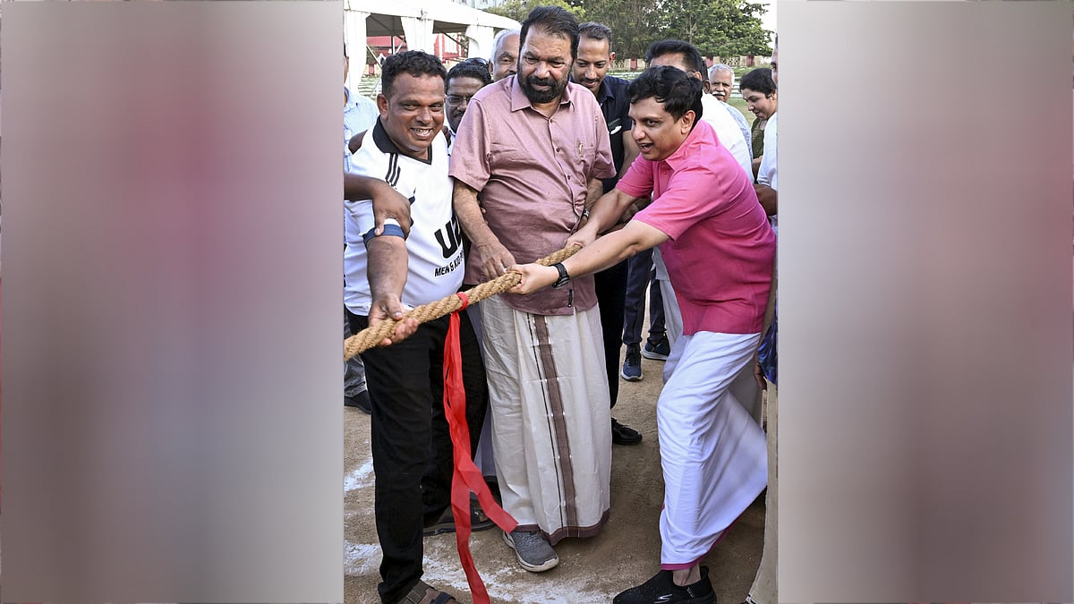 ആഞ്ഞ് വലി... വിട്ടു കൊടുക്കരുത്; ഓണവിരുന്ന് ചിത്രങ്ങൾ