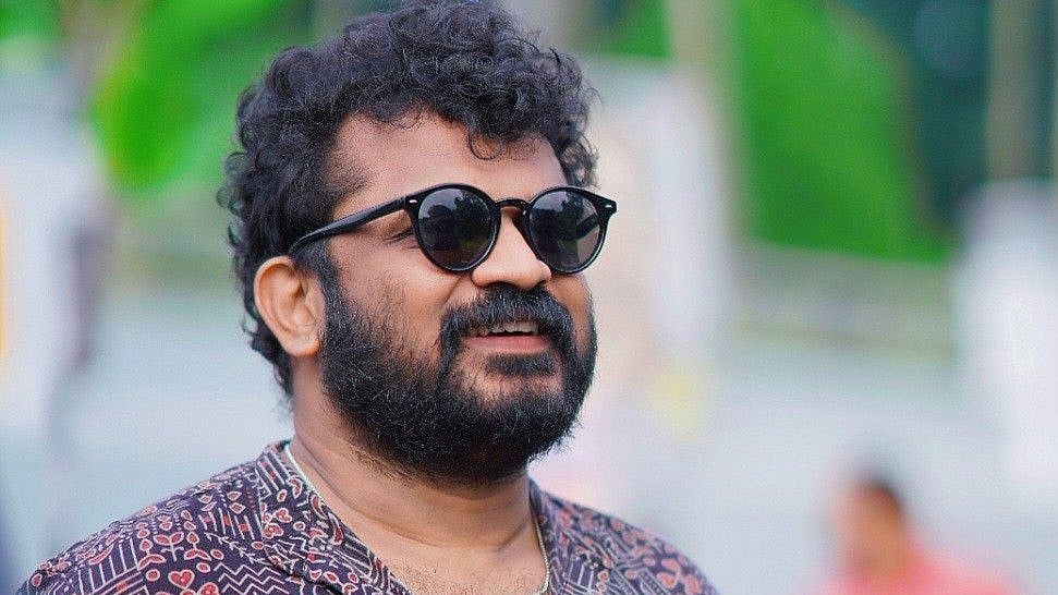 'ഓപ്പറേഷൻ ജാവ 2 ആണോ? അതോ തുടരും രണ്ടാം ഭാ​ഗമോ?'; ഓണത്തിന് ആരാധകർക്ക് സർപ്രൈസുമായി തരുൺ മൂർത്തി