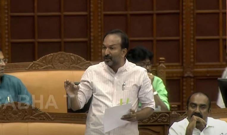 'പപ്പടം അടുത്തൊന്നും വെളിച്ചെണ്ണ കാണില്ല, ചുട്ടു തിന്നേണ്ടിവരും'; വിലക്കയറ്റം നേരിടുന്നതില്‍ സര്‍ക്കാര്‍ പരാജയമെന്ന്  പി സി വിഷ്ണുനാഥ് 