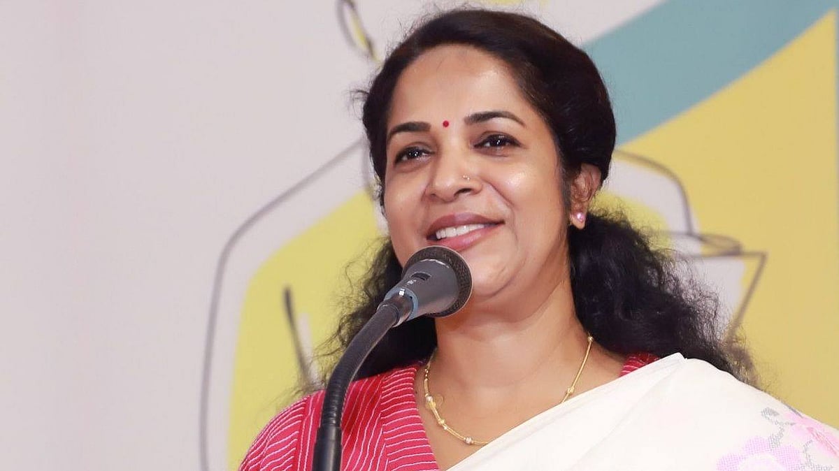 'ഒരു ബോംബ് വരുന്നുണ്ടെന്ന് കോൺ​ഗ്രസ് നേതാവ് സൂചിപ്പിച്ചിരുന്നു; എന്തു കേട്ടാലും വിഷമിക്കരുത് എന്നും പറഞ്ഞു'