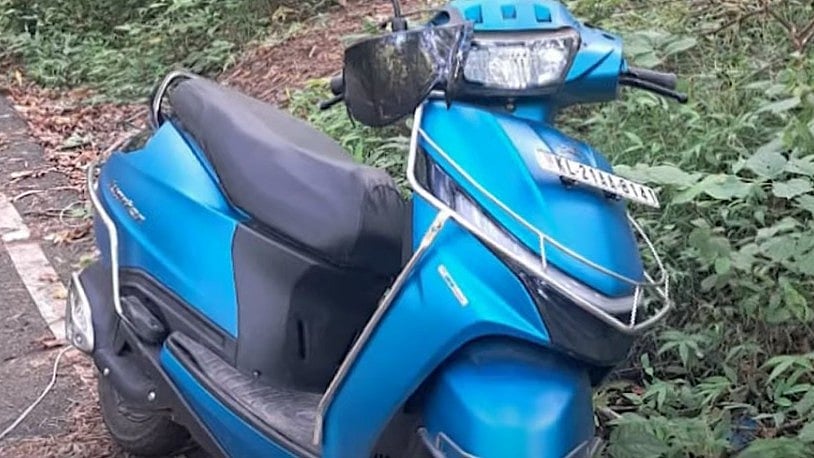 ജോലിസ്ഥലത്തേക്ക് സ്‌കൂട്ടറില്‍ പോകുമ്പോള്‍ കാട്ടാനയുടെ ചവിട്ടേറ്റു; തിരുവനന്തപുരത്ത് യുവാവിന്റെ വാരിയെല്ലിന് പരിക്ക് 
