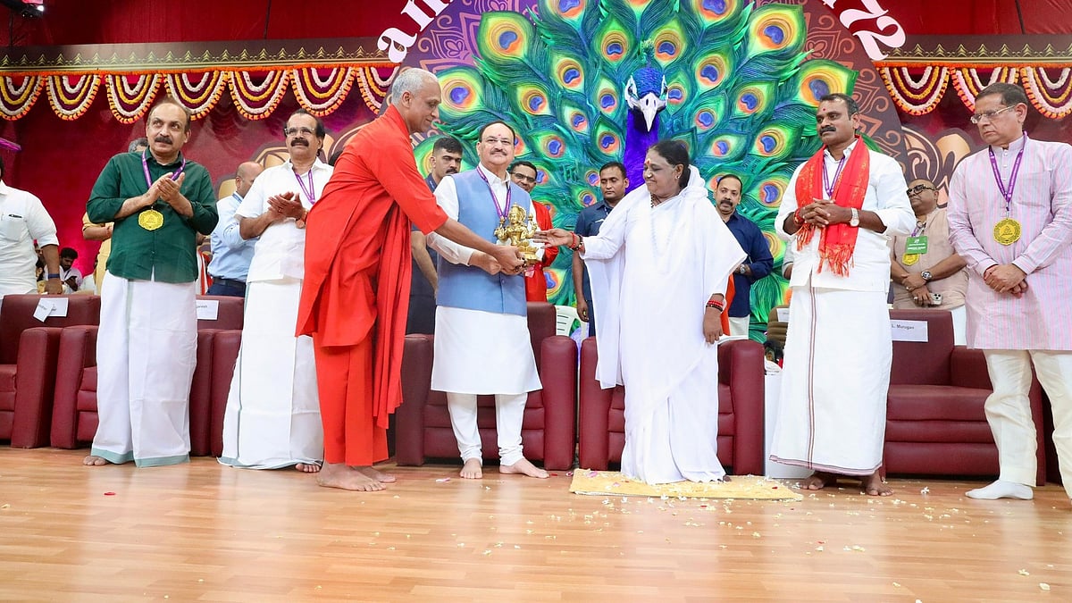 'അമ്മയ്ക്ക് ജന്മദിനാശംസകള്‍'; മാതാ അമൃതാനന്ദമയിയെ പ്രശംസിച്ച് രാഷ്ട്രീയ നേതാക്കള്‍, അമൃതവര്‍ഷം 72ന് തുടക്കം