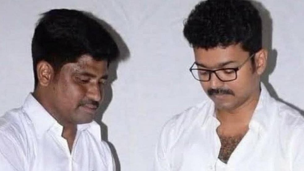 മനഃപൂര്‍വമല്ലാത്ത നരഹത്യ ഉള്‍പ്പടെ അഞ്ച് പ്രധാന വകുപ്പുകള്‍; കരൂര്‍ ദുരന്തത്തില്‍ ആദ്യ അറസ്റ്റ്