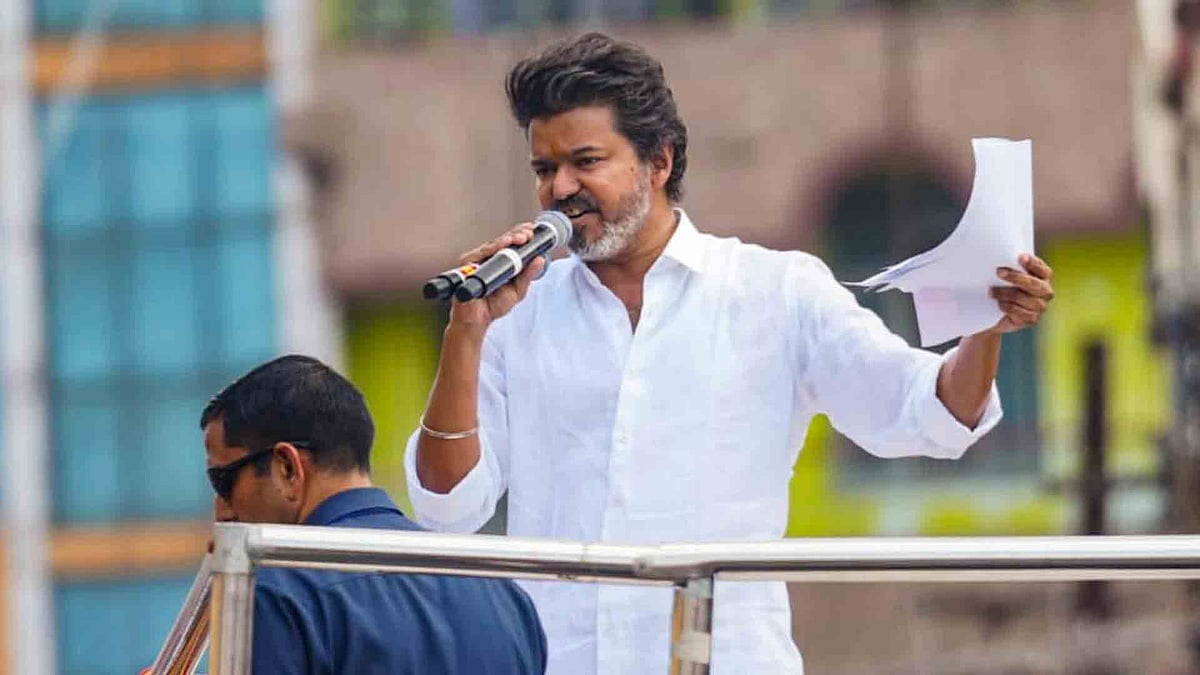 കരൂരിലേക്ക് പോകാന്‍ വിജയിന് അനുമതിയില്ല, നടനെതിരെ പോസ്റ്ററുകള്‍; ഗുരുതര വീഴ്ചയുണ്ടായെന്ന് ഇന്റലിജന്‍സ് റിപ്പോര്‍ട്ട്