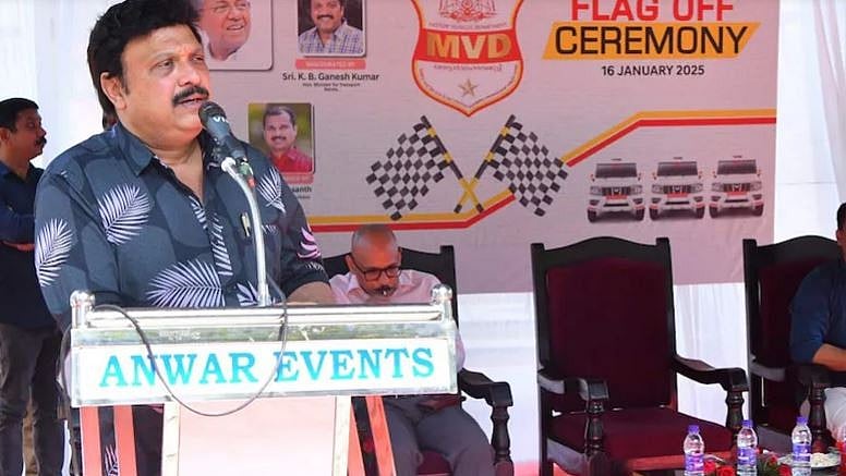 ആളെ കൂട്ടാത്തതില്‍ വീഴ്ച, കോപിച്ച് മന്ത്രി; എംവിഡി ഉദ്യോഗസ്ഥന് കാരണം കാണിക്കല്‍ നോട്ടീസ്
