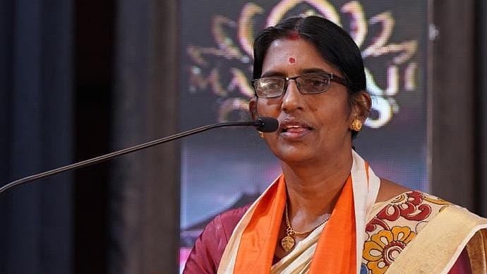 ശബരിമല: അന്വേഷണ സംഘത്തിലെ രണ്ടു പേരെ മാറ്റണം, ഉള്‍പ്പെടുത്തിയത് ഉന്നതരെ ഊരിയെടുക്കാനെന്ന്  ശശികല