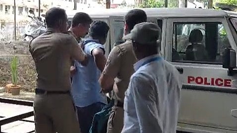 ഞെട്ടിക്കുന്ന സംഭവം, കര്‍ശന നടപടിയെന്ന് വീണ ജോര്‍ജ്; കോഴിക്കോട് ജില്ലയില്‍ ഡോക്ടര്‍മാരുടെ മിന്നല്‍ പണിമുടക്ക്  