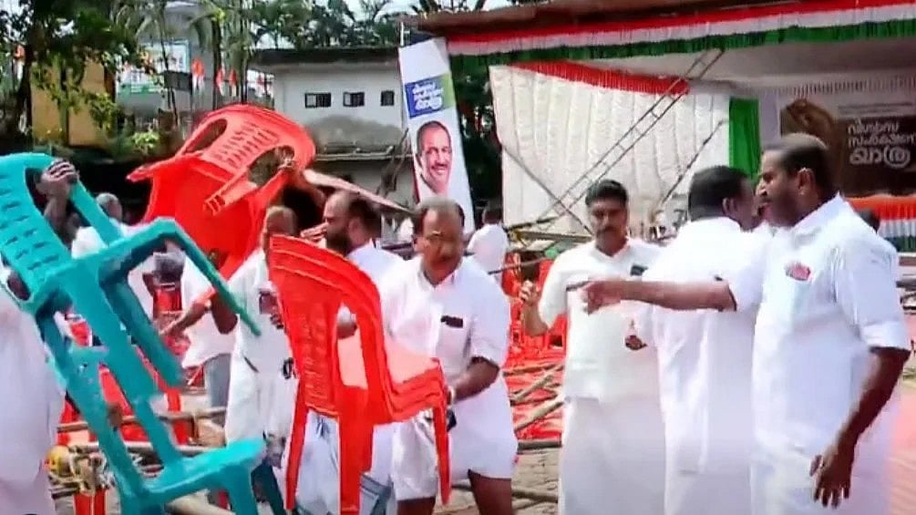 കോണ്‍ഗ്രസിന്റെ വിശ്വാസ സംരക്ഷണ പരിപാടിക്കിടെ പന്തല്‍ തകര്‍ന്നുവീണു; വന്‍ദുരന്തം ഒഴിവായത് തലനാരിഴയ്ക്ക് 