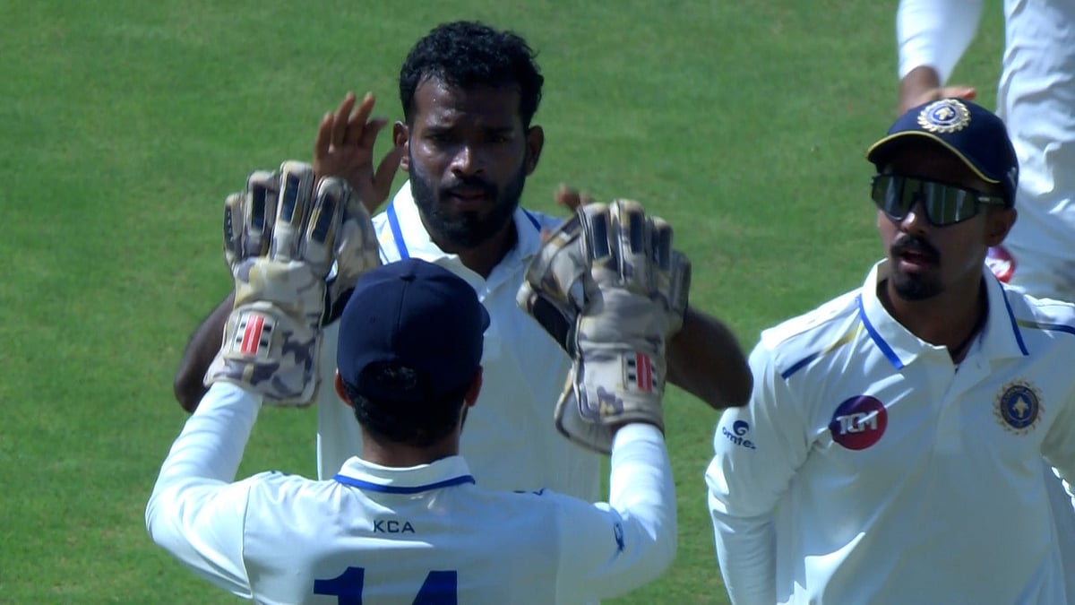 മഹാരാഷ്ട്രയെ വിറപ്പിച്ച് നിധീഷും ബേസിലും, 18 റണ്‍സിനിടെ 5 വിക്കറ്റുകള്‍ പിഴുതു; കേരളത്തിന് മികച്ച തുടക്കം