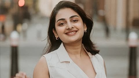 'ചിലയാളുകൾ കണ്ണിൽ നോക്കിയിട്ടല്ല, നെഞ്ചിൽ നോക്കിയാണ് സംസാരിച്ചിരുന്നത്'; ഡൽഹിയിലെ അനുഭവം പറഞ്ഞ് എസ്തർ