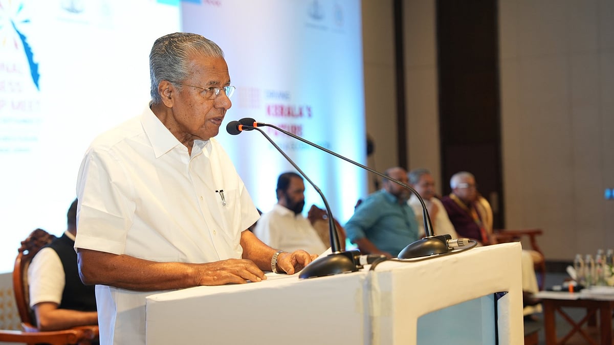 മു​ഖ്യ​മ​ന്ത്രിയുടെ സന്ദർശനം ബഹിഷ്കരിക്കാൻ ആഹ്വാനം, എതിര്‍ത്തും പ്രവാസി സംഘടനകള്‍