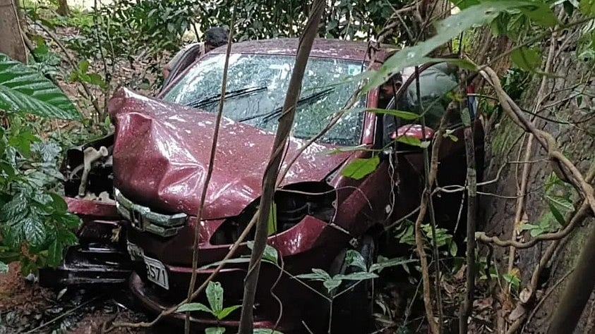 തൊടുപുഴയില്‍ കാര്‍ താഴ്ചയിലേക്ക് മറിഞ്ഞു;
പിഞ്ചുകുഞ്ഞ് ഉള്‍പ്പെടെ രണ്ടുപേര്‍ മരിച്ചു