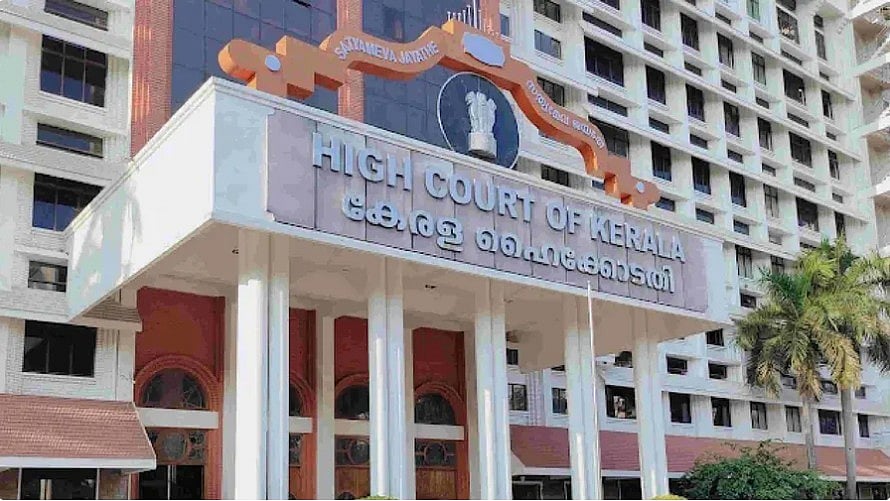 സ്‌കൂള്‍ മാറുന്നുവെന്ന് പെണ്‍കുട്ടി, കൂടുതല്‍ നടപടികള്‍ക്കില്ലെന്ന് സര്‍ക്കാര്‍; ഹിജാബ് ഹര്‍ജി ഹൈക്കോടതി തീര്‍പ്പാക്കി