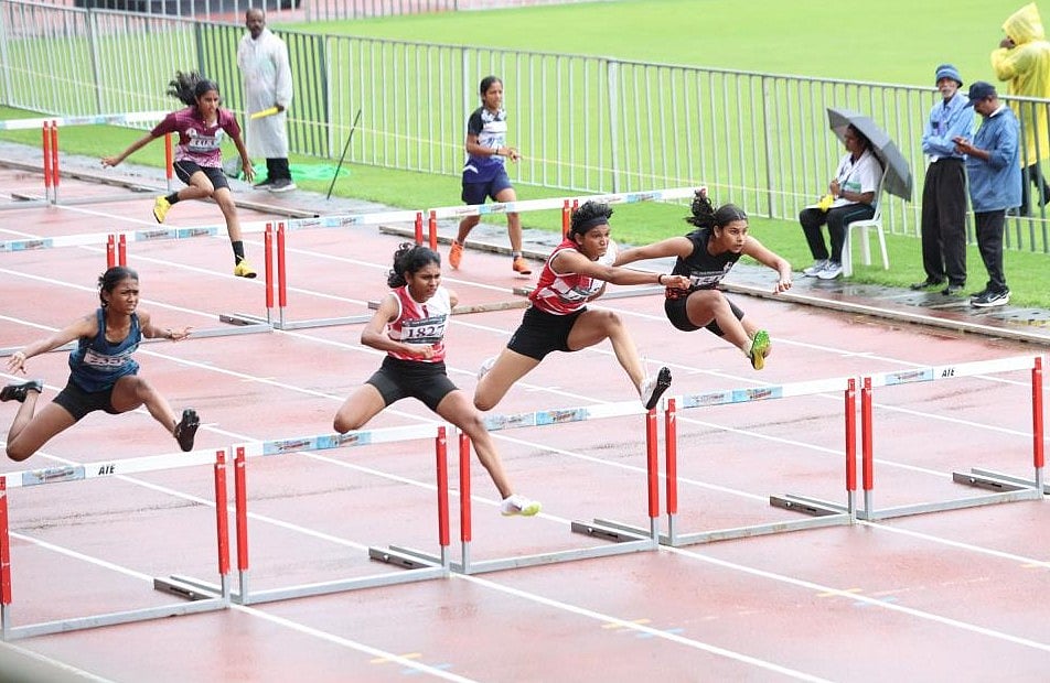 സ്കൂള് കായിക മേളയില് പ്രായത്തട്ടിപ്പ്, രേഖകള് തിരുത്തി മറുനാടന് താരങ്ങളെ മത്സരിപ്പിക്കുന്നു; പുല്ലൂരാംപാറയ്ക്കായി മത്സരിച്ച വിദ്യാര്ഥിനിക്ക് 21 വയസ്
