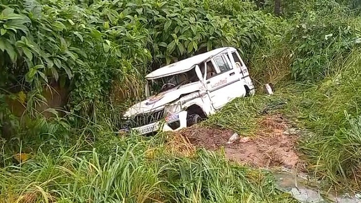 പൊലീസ് ജീപ്പ് കാനയിലേക്ക് മറിഞ്ഞു; ദിലീപ് കേസിലെ അന്വേഷണ ഉദ്യോഗസ്ഥന് പരിക്ക്