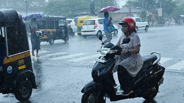 ഇന്നുമുതൽ ഇടിമിന്നലോടുകൂടിയ ശക്തമായ മഴ; യെല്ലോ അലർട്ട്