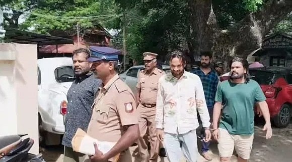 കാഞ്ചീപുരം ഹൈവേയില്‍ വാഹനം തടഞ്ഞ് കവര്‍ച്ച; പ്രതികള്‍ മലയാളികള്‍, അഞ്ചു പേര്‍ പിടിയില്‍ 