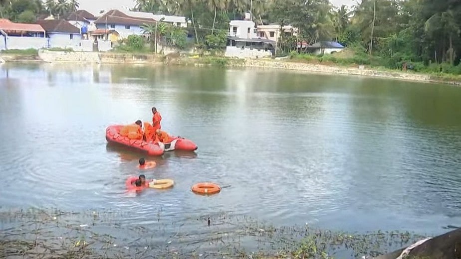 ചിറ്റൂരില്‍ 14 കാരന്‍ കുളത്തില്‍ മരിച്ച നിലയില്‍; ഇരട്ട സഹോദരനെ കാണാനില്ല
