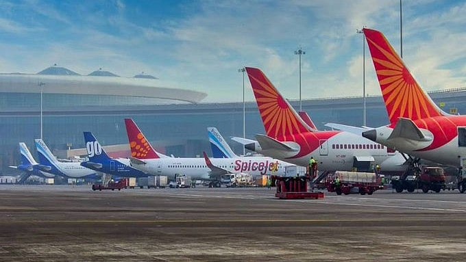 എയര്‍ ട്രാഫിക് കണ്‍ട്രോളില്‍ തകരാര്‍; ഡല്‍ഹി വിമാനത്താവളത്തിന്റെ പ്രവര്‍ത്തനം താറുമാറായി, നൂറിലധികം വിമാനങ്ങള്‍ വൈകി