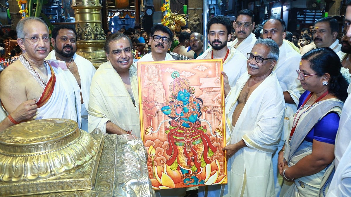 ഗുരുവായൂരപ്പനെ തൊഴുത് മുകേഷ് അംബാനി; ദേവസ്വം ആശുപത്രി നിര്‍മ്മാണത്തിന് 15 കോടി രൂപയുടെ സംഭാവന 