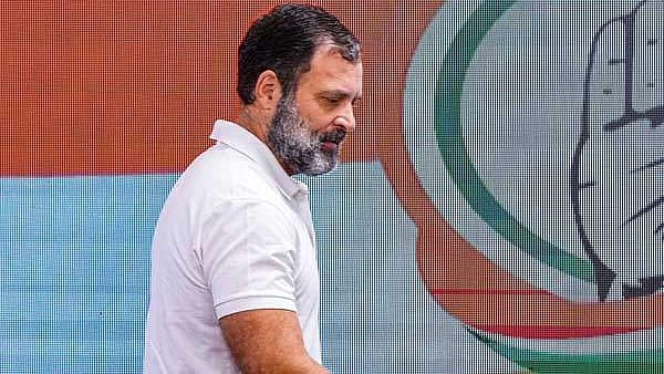 പാര്‍ട്ടി പരിപാടിയില്‍ വൈകി എത്തി; പരിശീലകനില്‍ നിന്ന് ശിക്ഷയേറ്റുവാങ്ങി രാഹുല്‍ഗാന്ധി