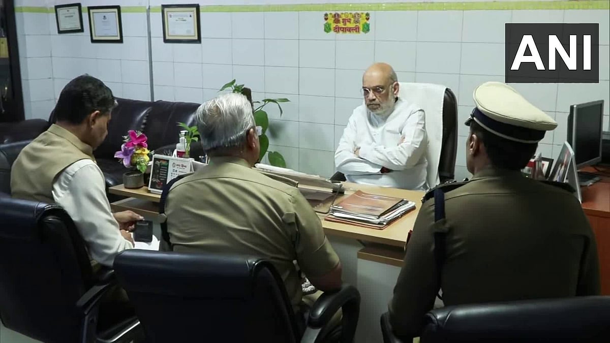 'സ്ഫോടനം ഐ20 കാറില്; പഴുതടച്ച് പരിശോധിക്കും'; പരിക്കേറ്റവരെ ആശുപത്രിയിലെത്തി കണ്ട് അമിത് ഷാ