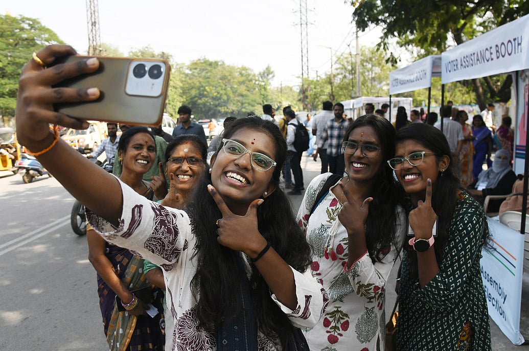 പോളിങ് ബൂത്തിൽ മൊബൈൽ ഫോൺ എന്ത് ചെയ്യണം? 