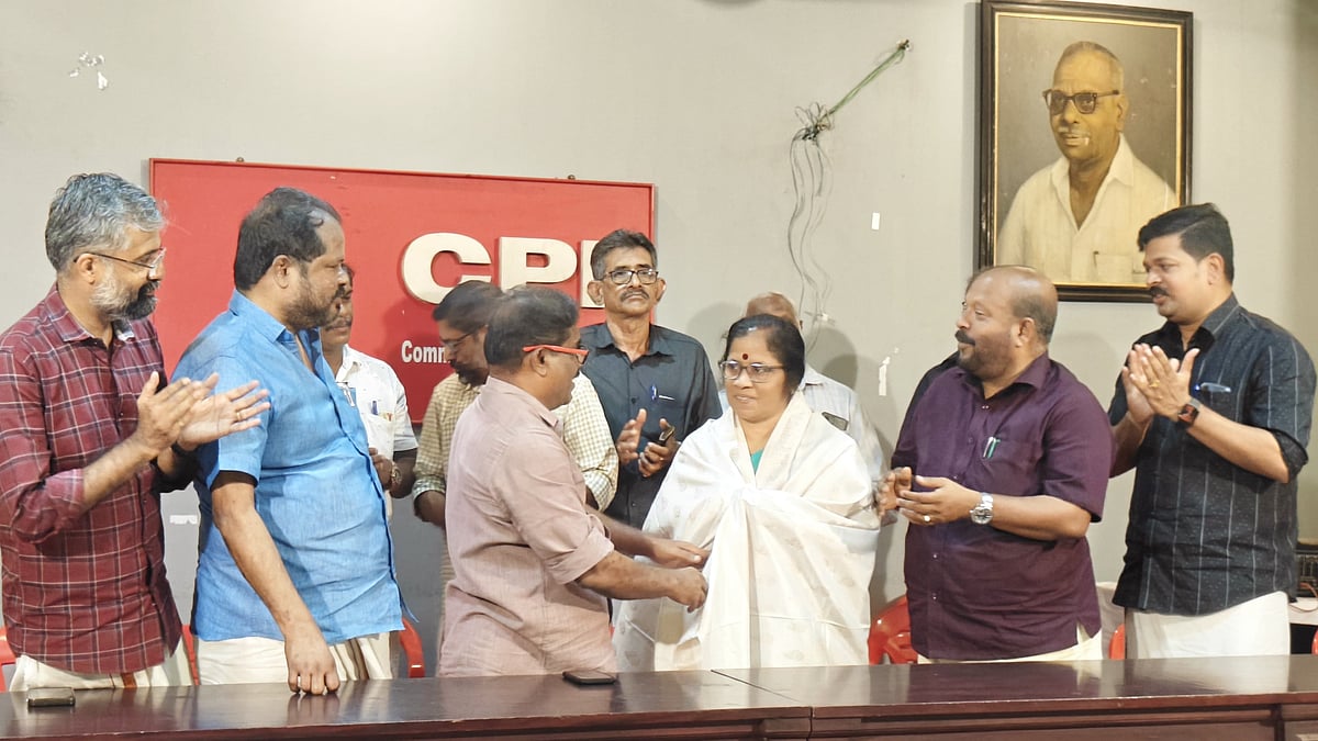 ഇടതു കൗൺസിലർ ബിജെപി സ്വതന്ത്ര, മുൻ ബിജെപി കൗൺസിലർ സിപിഐയിൽ! തൃശൂരിൽ രാഷ്ട്രീയ നാടകങ്ങൾ തുടരുന്നു