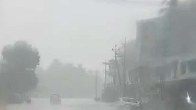 കോഴിക്കോട് മലയോര മേഖലയില്‍ കനത്ത മഴ; ഇടിമിന്നലേറ്റ് പൂച്ച ചത്തു; കൂടുതല്‍ ജില്ലകളില്‍ യെല്ലോ അലര്‍ട്ട്