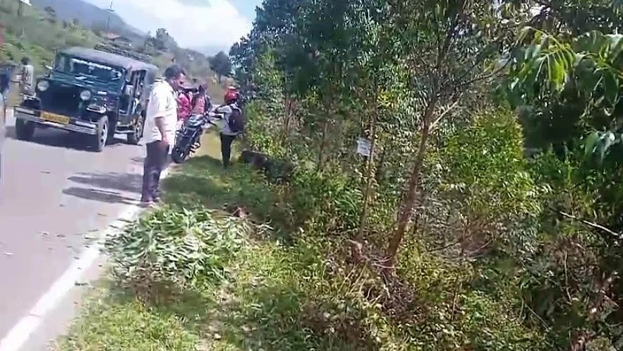 മൂന്നാറില്‍ നിയന്ത്രണംവിട്ട് ജീപ്പ് താഴ്ചയിലേക്ക് മറിഞ്ഞു; സ്‌കൂള്‍ കുട്ടികള്‍ക്ക് പരിക്ക്, ഒരാളുടെ നില ഗുരുതരം 