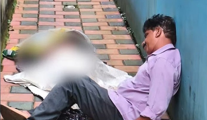കൊച്ചിയില് കൊല്ലപ്പെട്ടത് ലൈംഗികത്തൊഴിലാളി; മൃതദേഹം കെട്ടിവലിച്ച് റോഡില് കൊണ്ടിടുന്നതിനിടെ കുഴഞ്ഞു വീണു; കുറ്റം സമ്മതിച്ച് ജോര്ജ്