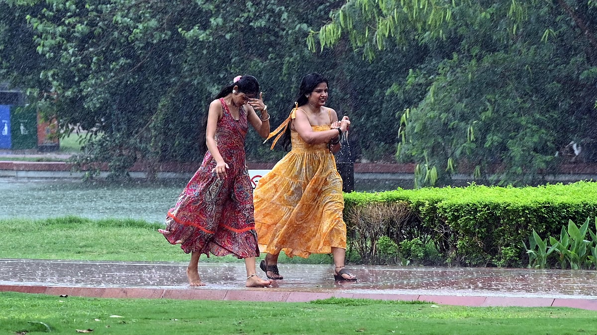 മഴ ശമിച്ചിട്ടില്ല; ഇന്ന് 3 ജില്ലകളിൽ യെല്ലോ അലർട്ട്, ഇടിമിന്നൽ ജാ​ഗ്രത