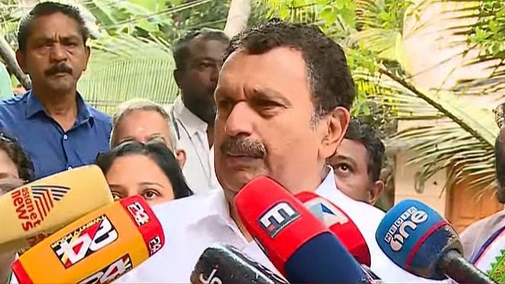 രാഹുല്‍ സസ്‌പെന്‍ഷനില്‍, നേതാക്കളുമായി വേദി പങ്കിടാന്‍ അവകാശമില്ല; കെ സുധാകരനെ തള്ളി മുരളീധരന്‍