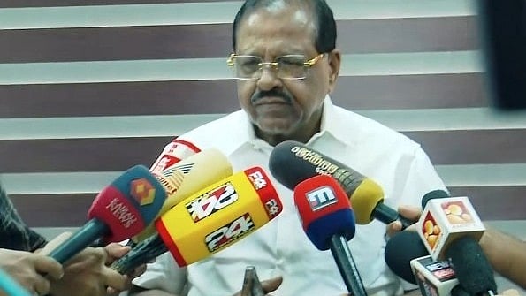 തരൂരിന് പോവാം,  രക്തസാക്ഷി പരിവേഷവുമായി പോവാമെന്ന് മോഹിക്കേണ്ട: രാജ്‌മോഹന്‍ ഉണ്ണിത്താന്‍