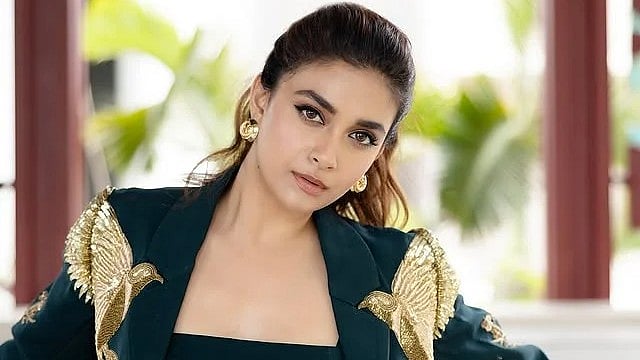 'ഷെഡ്യൂള്‍ ബ്രേക്കില്ല, 12 മണിക്കൂര്‍ ജോലി, ലൈറ്റ് ബോയ്‌സ് ഉറങ്ങുന്നത് രണ്ട് മണിക്കൂര്‍'; മലയാള സിനിമയെക്കുറിച്ച് കീര്‍ത്തി