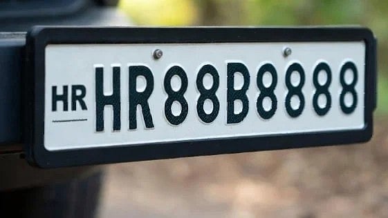 അമ്പമ്പോ..., വാഹന നമ്പര്‍ ലേലത്തില്‍ റെക്കോര്‍ഡ്; ഫാന്‍സി നമ്പര്‍ സ്വന്തമാക്കാന്‍ മുടക്കിയത് 1.17 കോടി രൂപ 
