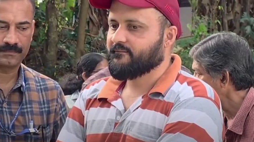 ഭൂമി തരം മാറ്റാന്‍ എട്ടുലക്ഷം കൈക്കൂലി; ഒളവണ്ണ വില്ലേജ് ഓഫീസര്‍ വിജിലന്‍സിന്റെ പിടിയില്‍