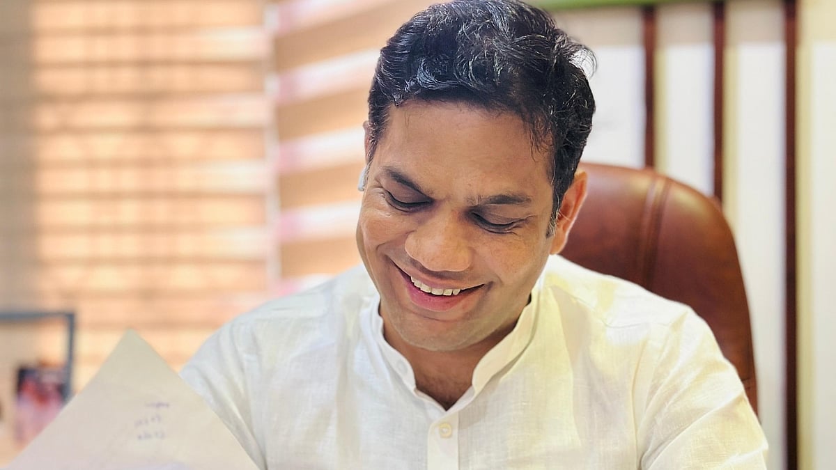 ഇനി മുതൽ 'സോഷ്യൽ മീഡിയ സെൽ'; ബൽറാമിനെ മാറ്റി, ഹൈബിക്ക് ചുമതല
