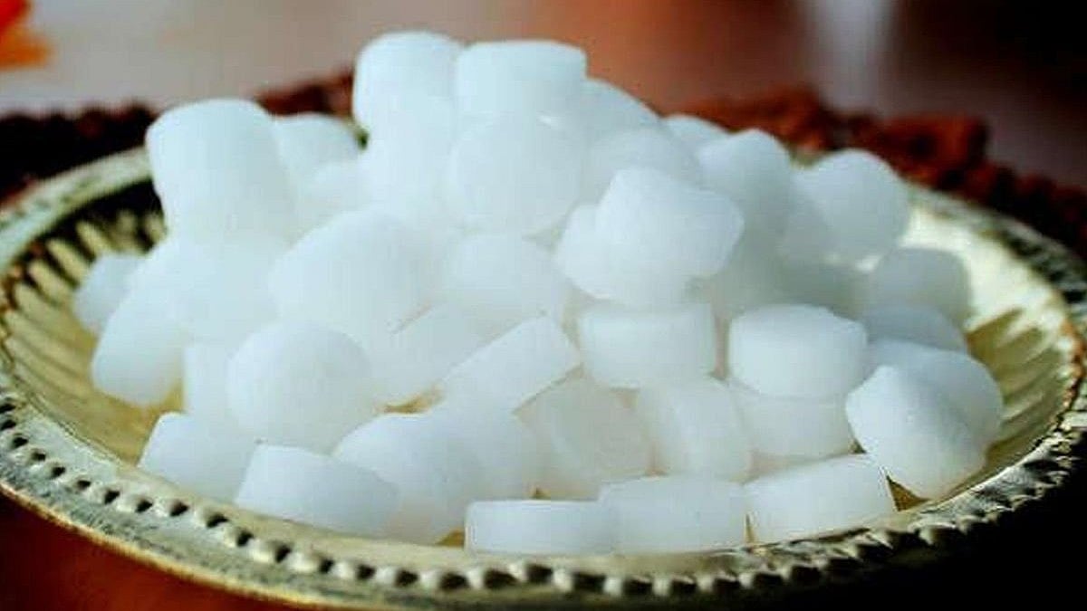 ശബരിമല തീര്‍ഥാടകരുടെ ശ്രദ്ധയ്ക്ക്!; ട്രെയിനില്‍ കര്‍പ്പൂരം കത്തിച്ചാല്‍ മൂന്ന് വര്‍ഷം തടവ് 