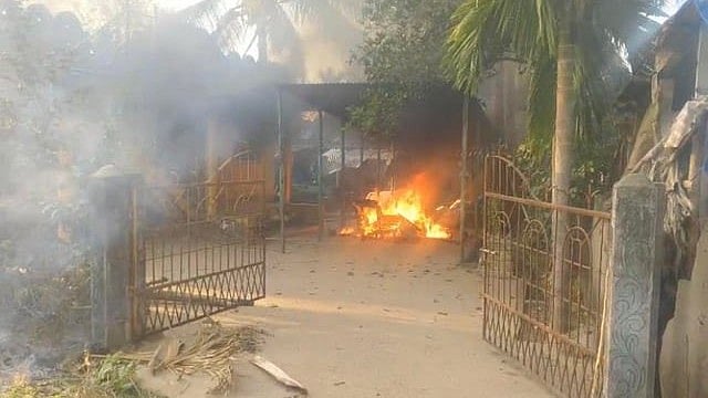 സ്ത്രീയുടെ തലയില്ലാത്ത മൃത​ദേ​ഹം; ഒഡിഷയിൽ 2 ഗ്രാമത്തിലുള്ളവർ തമ്മിൽ സംഘർഷം; വീടുകൾ കത്തിച്ചു, നിരോധനാജ്ഞ (വിഡിയോ)