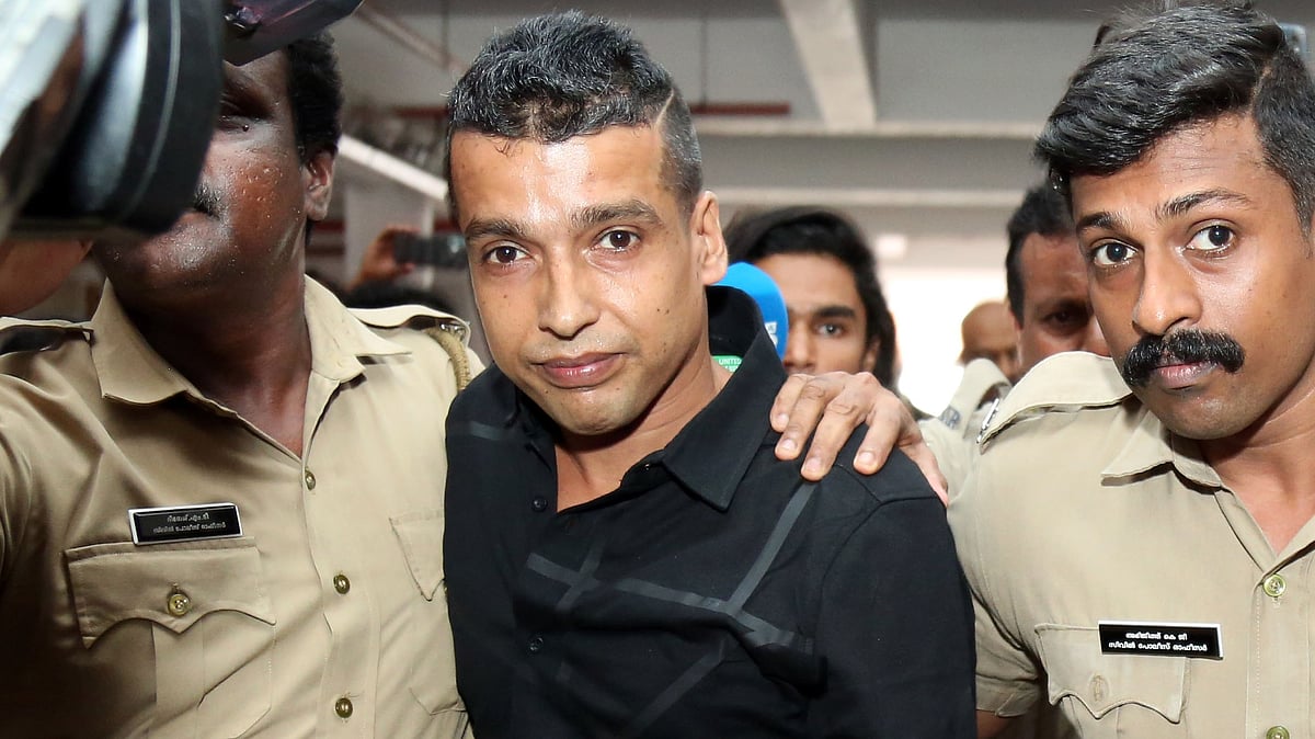 ആക്രമണത്തിന് തൊട്ടുമുമ്പ് പള്‍സര്‍ സുനി വിളിച്ച സ്ത്രീയെ എന്തുകൊണ്ട് സാക്ഷിയാക്കിയില്ല?, പ്രോസിക്യൂഷനോട് കോടതി; ആരാണ് ശ്രീലക്ഷ്മി ?