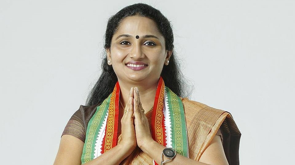 കൊച്ചി മേയര്‍ സ്ഥാനത്തിനായി പിടിവലി, ദീപ്തി മേരി വര്‍ഗീസിനെതിരെ ഒരു വിഭാഗം നേതാക്കള്‍