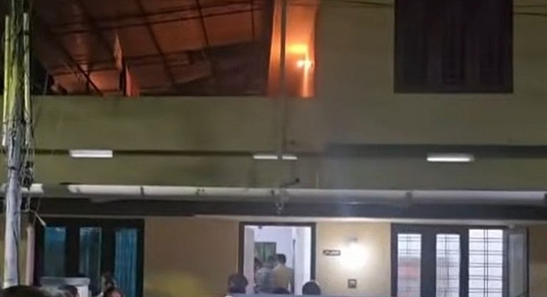 രക്തം വാര്‍ന്നനിലയില്‍ മൃതദേഹം; കിടക്കയില്‍ കത്തി;  കൊച്ചിയില്‍ വയോധികയായ അധ്യാപികയുടെ മരണത്തില്‍ ദുരൂഹത