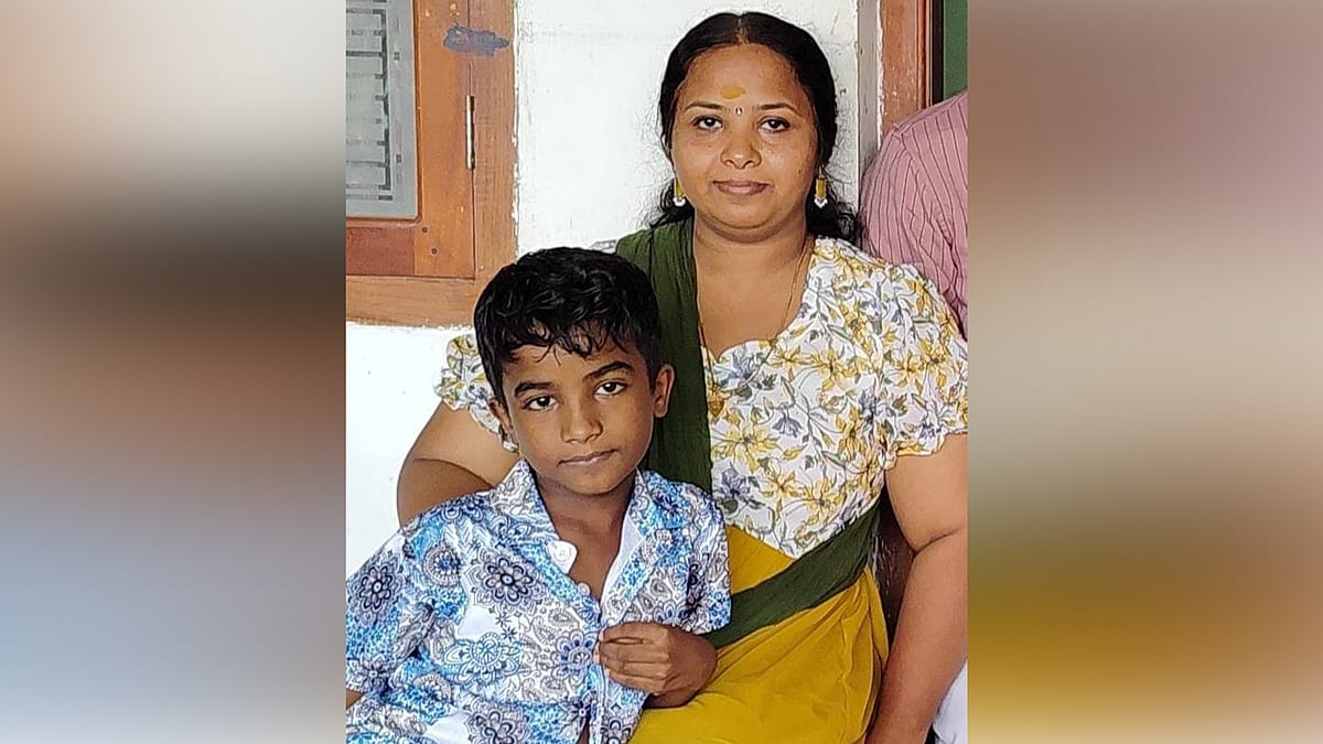 കാറുമായി കൂട്ടിയിടിച്ചു; മട്ടന്നൂരിൽ സ്‌കൂട്ടർ യാത്രികരായ അമ്മയ്ക്കും മകനും ദാരുണാന്ത്യം