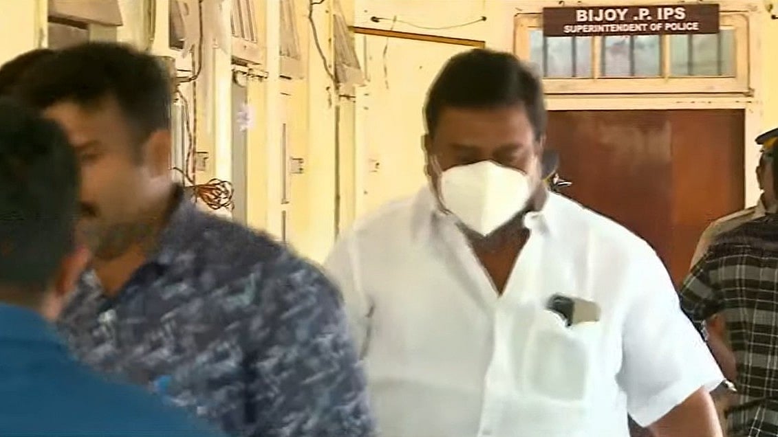 ശബരിമല സ്വര്‍ണ്ണക്കൊള്ള: മണി എസ്ഐടിക്കു മുന്നില്‍; എത്തിയത് അഭിഭാഷകനൊപ്പം, കൂടെ ബാലമുരുകനും