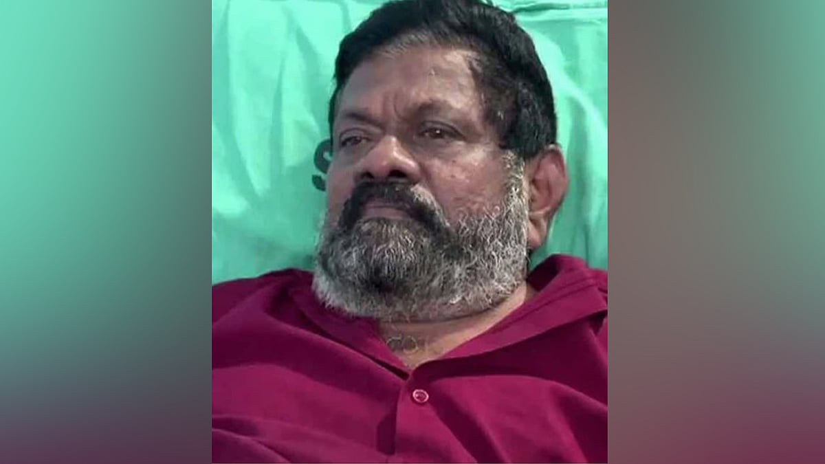 'ലിഫ്റ്റില്‍ കുടുങ്ങിയ രവീന്ദ്രന്‍ നായര്‍ രക്ഷപെട്ടത് ഭാഗ്യം കൊണ്ട്'; 5 ലക്ഷം നഷ്ടപരിഹാരം നല്‍കണമെന്ന് മനുഷ്യാവകാശ കമ്മീഷന്‍