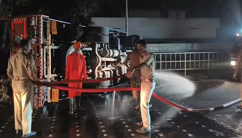 കോഴിക്കോട് ബിവറജിലേക്ക് മദ്യവുമായി വന്ന ലോറി അപകടത്തില്‍പ്പെട്ടു; ഡ്രൈവര്‍ക്ക് ദാരുണാന്ത്യം 