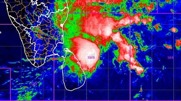 അതിതീവ്ര ന്യൂനമര്‍ദ്ദം; സംസ്ഥാനത്ത് ചൊവ്വാഴ്ച വരെ മഴ 