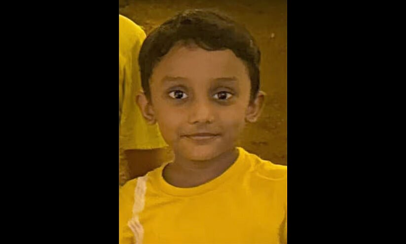 വീടുപണിക്ക് സൂക്ഷിച്ച ജനല്‍ കട്ടള ദേഹത്ത് വീണു; ഒന്നാം ക്ലാസ് വിദ്യാര്‍ഥിക്ക് ദാരുണാന്ത്യം