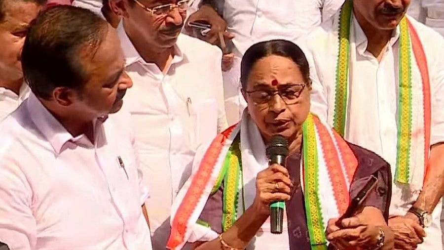 മുന്‍ കൊട്ടാരക്കര എംഎല്‍എ ഐഷാ പോറ്റി കോണ്‍ഗ്രസില്‍; അംഗത്വമെടുത്തത് രാപ്പകല്‍ സമരവേദിയില്‍, സ്ഥാനാര്‍ഥിയായേക്കും 